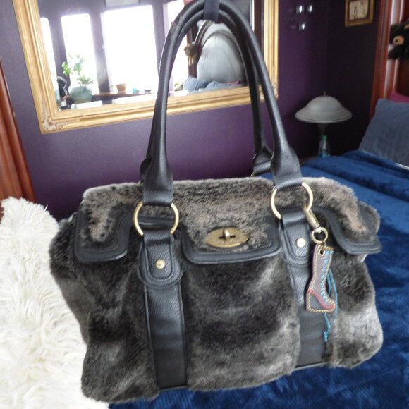 TAMARIS GOTH FAUX FUR LARGE HANDBAG WITH COMPARTMENTS AND TARTAN CHECK LINING - Picture 1 of 13